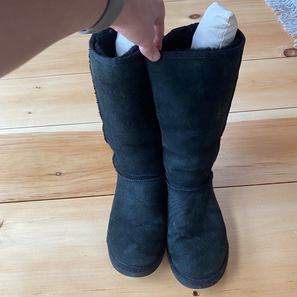 Women’s UGG Classic Tall Boot, size 8